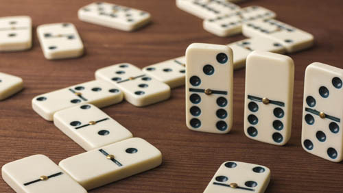 Concours de dominos
